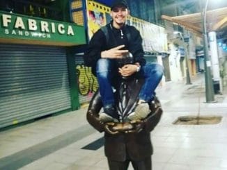 Rechazo total a mal uso de la escultura de José Papic Rechazo total a mal uso de la escultura de José Papic