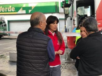 Alcaldesa de Antofagasta brinda apoyo a víctimas de incendio