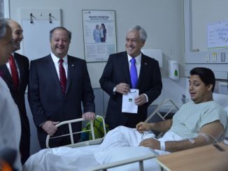 Ministro Monckeberg visita a pacientes del Hospital del Trabajador y colaboradores de Metro Santiago en feriado irrenunciable