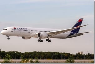 1200px-LATAM_Chile_Boeing_787-9_Dreamliner_(CC-BGD)_coming_in_from_Madrid_(LEMD)_@_Frankfurt_International_(EDDF)