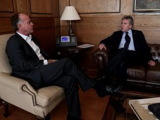 Ministros Walker y Espina se reúnen para abordar el funcionamiento de la agricultura como una actividad de infraestructura crítica Ministros Walker y Espina se reúnen para abordar el funcionamiento de la agricultura como una actividad de infraestructura crítica