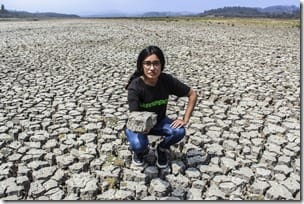 En lago Peñuelas, uno de las principales fuentes de agua potable para Valparaíso y Viña del Mar, hoy presenta apenas un 1 por ciento de agua. © Diego León / Greenpeace