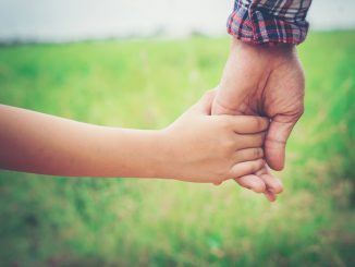 Según estudio Equifax Promedio de ingresos de padres chilenos es de $574.000 mensual Según estudio Equifax Promedio de ingresos de padres chilenos es de $574.000 mensual