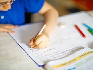 Profesores escriben sus historias en tiempos de crisis