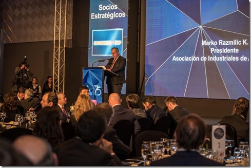 Marko Razmilic dando discurso en Cena de Negocios Mineros