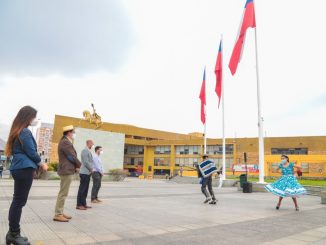 Municipalidad de Antofagasta iza la bandera en inicio de Fiestas Patrias