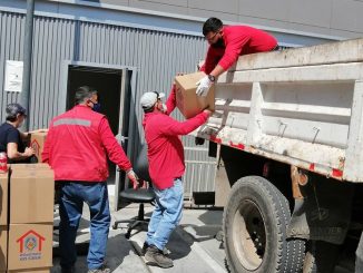 Municipalidad de Antofagasta entrega canastas familiares a trabajadores de la FENATS