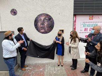 Mosaicos en homenaje Lily Garafulic, Nelly Lemus y Hernán Rivera Letelier fueron develados frente a Plazoleta de Biblioteca 120