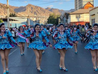 Gran carnaval de música y colorido inundó las calles para dar comienzo a Festival Internacional de Poesía y Arte de los Pueblos Originales