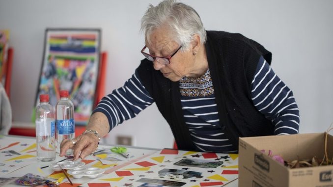 Proyecto artístico busca destacar a mujeres adultas mayores de Taltal