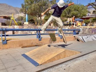 Monitor IND da nuevos bríos a la práctica del skate en la Plaza Bicentenario de Antofagasta