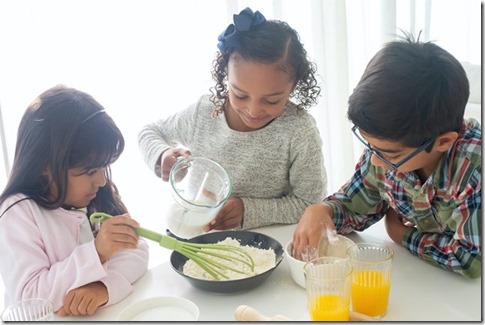 niños cocinando