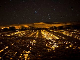 Arte efímero en el Desierto de Atacama: SACO invita a intervenciones lumínicas en Chiu Chiu