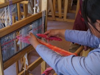 Estudiantes de Lasana rescatan técnicas de tejido en telar con Fondo Escolar de El Abra