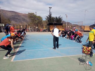 Capacitan a entrenadores de tenis de campo en Taltal