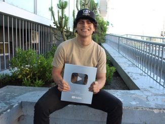 Placa por llegar a 100 mil suscriptores en Youtube recibió joven radicado en Antofagasta