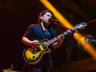 Doble de Steve Perry vuelve con su banda a Antofagasta para homenajear los 50 años de Journey