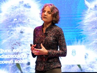 Sandra Myrna Diaz en inauguración del Festival de Ciencia Puerto de Ideas Antofagasta: “Todo lo vivo en el planeta está conectado y se llama naturaleza”