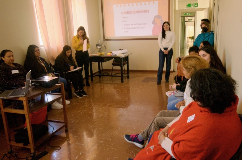 Imparten talleres a mujeres que viven en situación de calle de Calama y Antofagasta