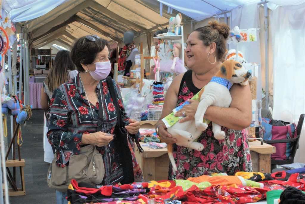 Abren escuela con mujeres de seis comunas de la región