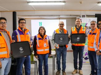 Minera El Abra comienza a usar bandejas elaboradas con botellas plásticas recicladas en sus casinos