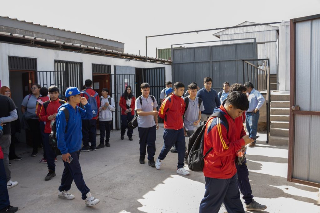 Estudiantes de Taltal visitaron laboratorios e interactuaron con profesores e investigadores de la Universidad de Antofagasta
