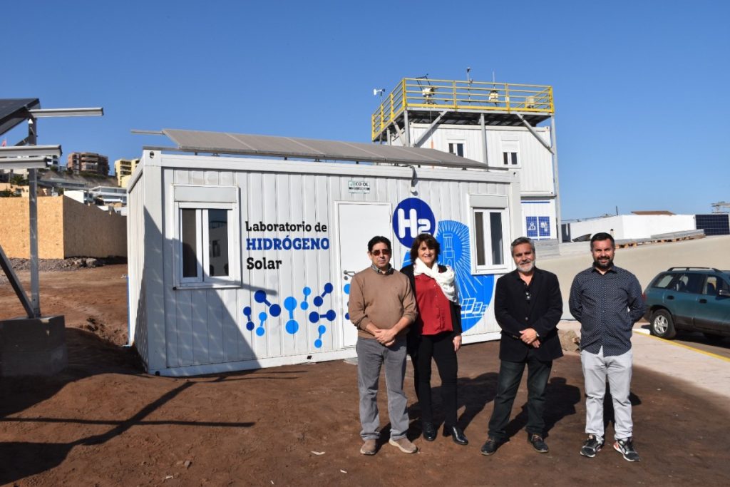 Alumnos del doctorado en Energía Solar de la Universidad de Antofagasta buscan innovadores y sustentables métodos para obtener hidrógeno verde a partir de agua de mar
