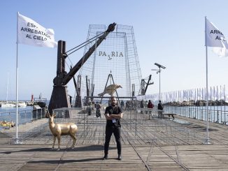 Artista uruguayo deconstruye tradicional monumento antofagastino para la Bienal SACO1.1 Golpe