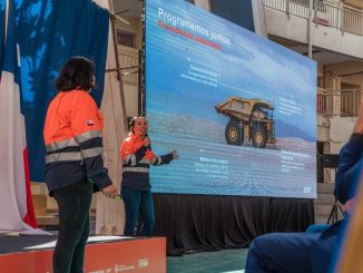 Más de dos mil estudiantes de Antofagasta participaron en charlas sobre programación y minería autónoma