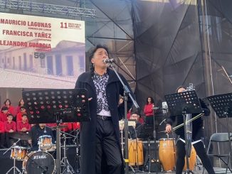 “Once Voces por el Nunca Más” llenó de música y memoria la plaza Sotomayor para conmemorar los 50 años del Golpe de Estado