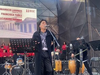 “Once Voces por el Nunca Más” llenó de música y memoria la plaza Sotomayor para conmemorar los 50 años del Golpe de Estado