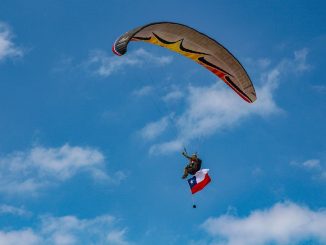 Sernatur realiza operativo de fiscalización en conjunto a la Armada y la DGAC en encuentro deportivo de parapentes