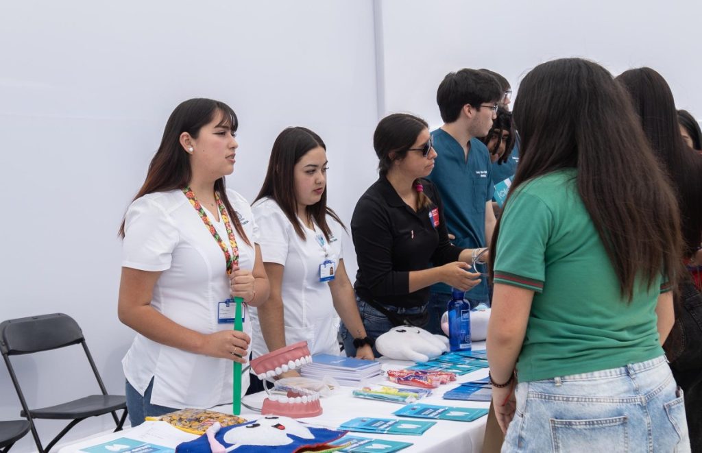 Universidad de Antofagasta conmemora Día Mundial del VIH con masiva Feria de la Salud