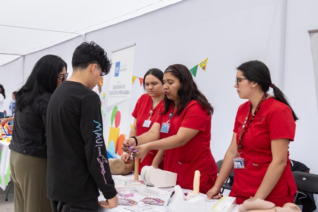 Universidad de Antofagasta conmemora Día Mundial del VIH con masiva Feria de la Salud