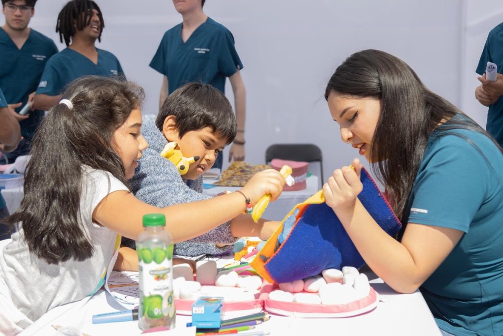 Universidad de Antofagasta conmemora Día Mundial del VIH con masiva Feria de la Salud