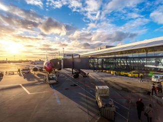 Viajes durante el verano: ¿Cómo se preparan los aeropuertos en términos de seguridad para mejorar la experiencia de los pasajeros?