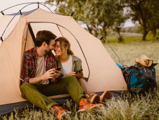 ¿Escapada romántica en San Valentín? Tips para vivir un experiencia de camping inolvidable
