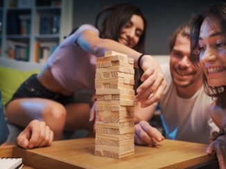 Clásicos que no pasan de moda y que reúnen a la familia y amigos: Qué Dice Chile, Monopoly, Jenga y Twister son los juegos más comprados en el retail chileno