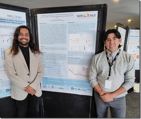 Director programa doctorado en energía solar, Dr. Felipe Galleguillos y Manuel Ortiz, uno de los estudiantes de doctorado reconocidos