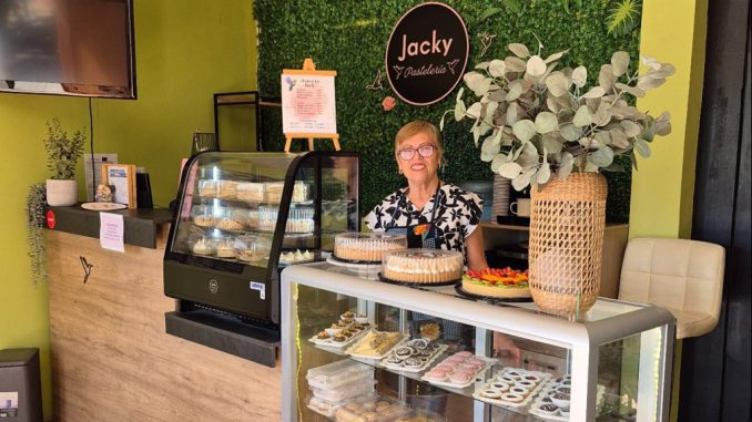 Tecnología con sabor casero: cómo una emprendedora en Antofagasta compatibiliza su pastelería y la maternidad