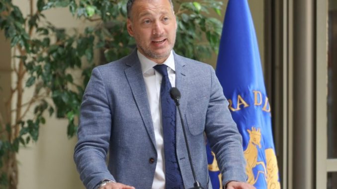 “Caiga quien caiga”: Diputado José Miguel Castro enfrenta ola de críticas y llamados a renunciar por viajes a EE.UU. “Caiga quien caiga”: Diputado José Miguel Castro enfrenta ola de críticas y llamados a renunciar por viajes a EE.UU.