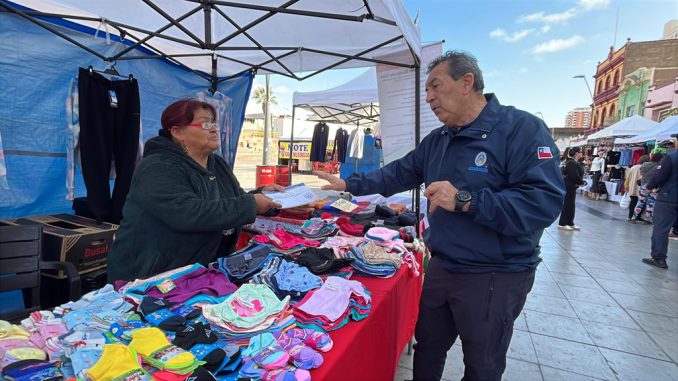 Municipalidad de Antofagasta fiscaliza en Plaza Sotomayor para combatir comercio irregular