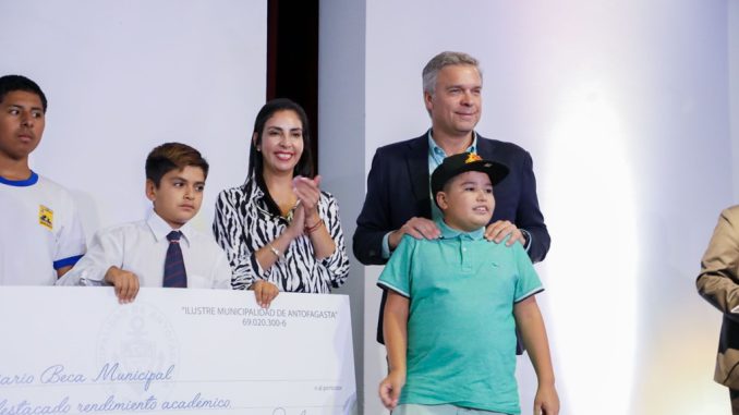Municipio abre proceso de becas municipales 2025