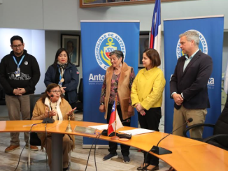 80 adultos mayores serán capacitados en alfabetización digital tras alianza público privada