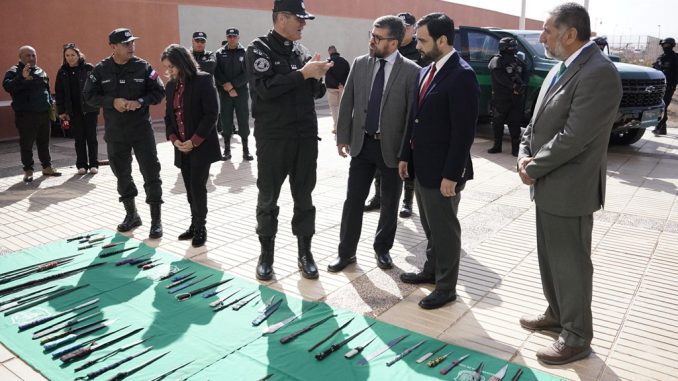 Presentan vehículo blindado para Gendarmería de Chile y dan a conocer operativo focalizado en ocho cárceles en el norte grande del país
