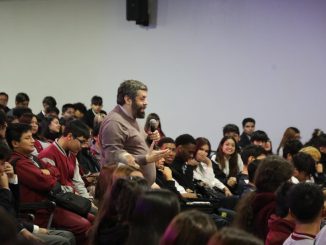 Escolares antofagastinos asisten a charla de Fundación Emilia