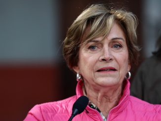 Evelyn Matthei repunta en las encuestas tras polémica por campaña de bots que salpica a Republicanos Evelyn Matthei repunta en las encuestas tras polémica por campaña de bots que salpica a Republicanos
