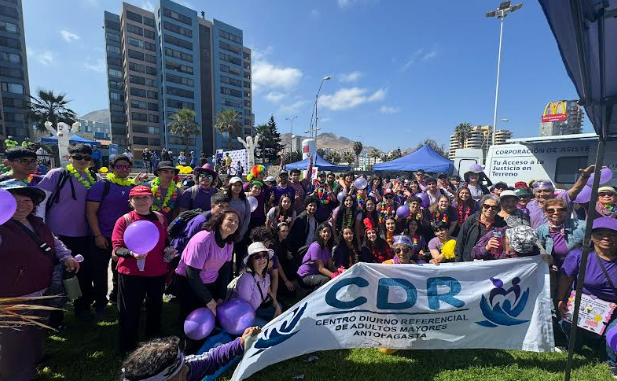 Estudiantes de Medicina de la UA y CDR participaron en caminata del Adulto Mayor Estudiantes de Medicina de la UA y CDR participaron en caminata del Adulto Mayor