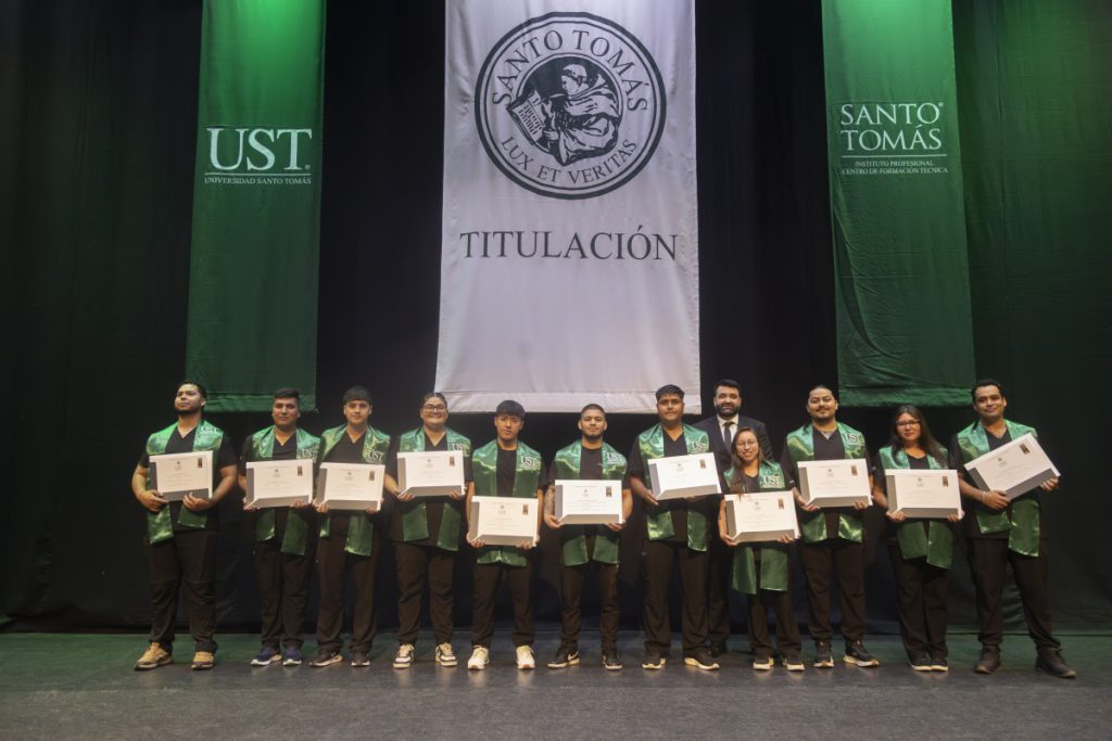 Más de mil nuevos técnicos y profesionales tituló Santo Tomás en Antofagasta
