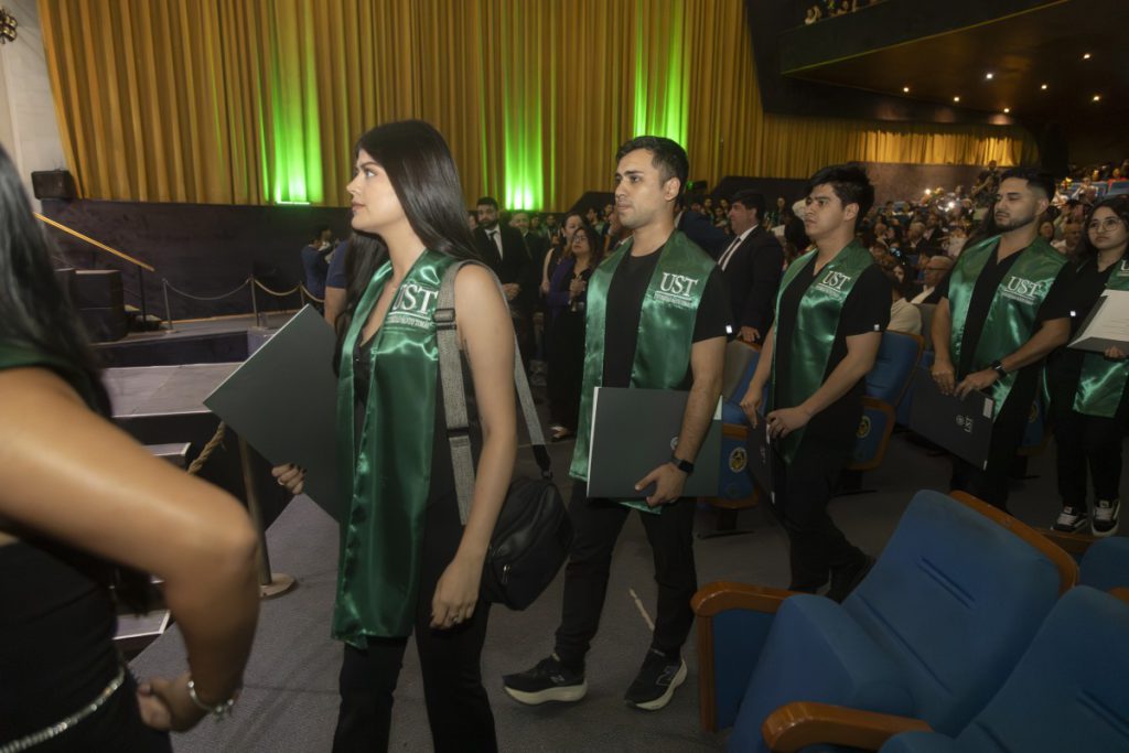 Más de mil nuevos técnicos y profesionales tituló Santo Tomás en Antofagasta